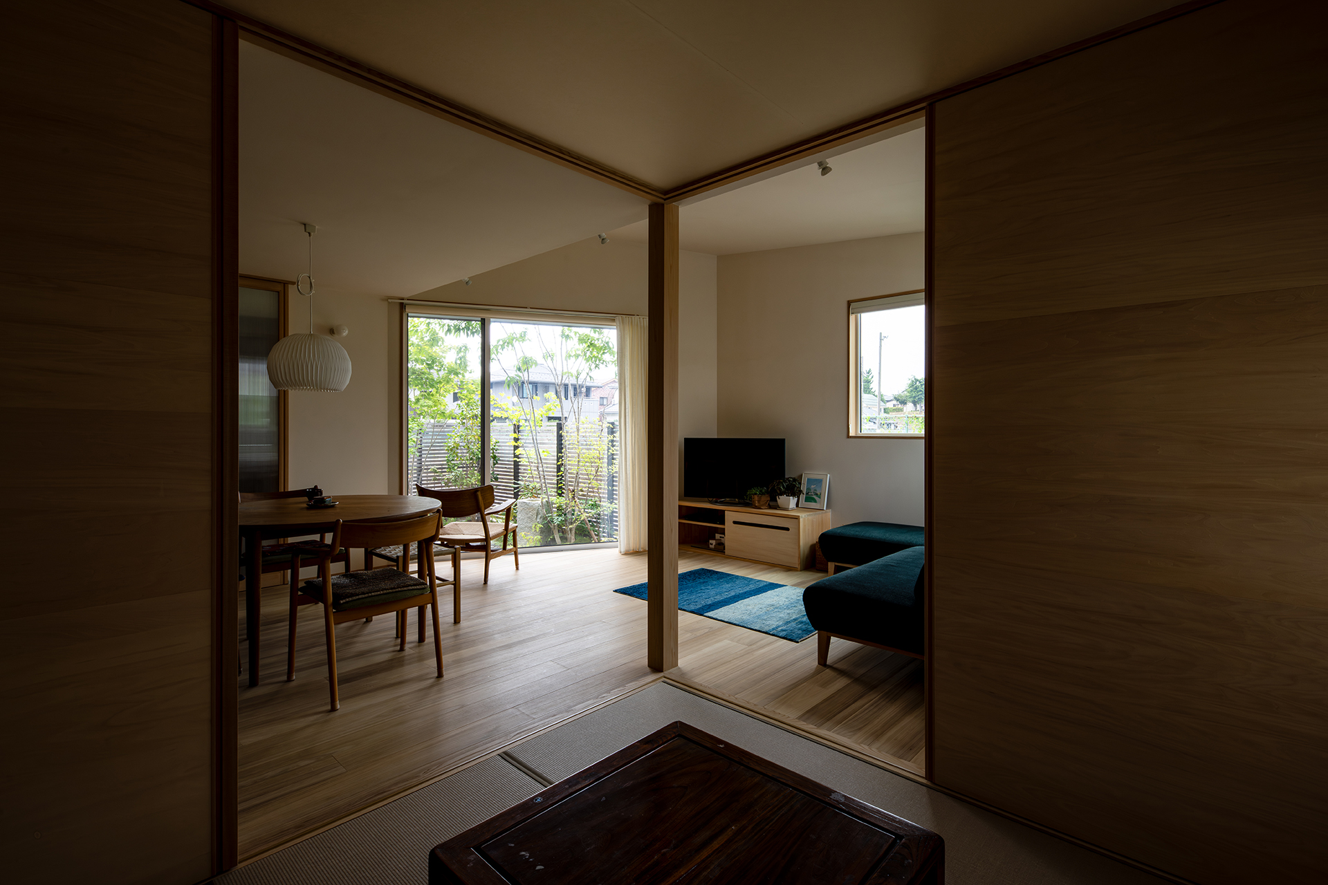 加藤淳設計事務所×文京田中建設】四季の移ろいを感じさせる、庭のある