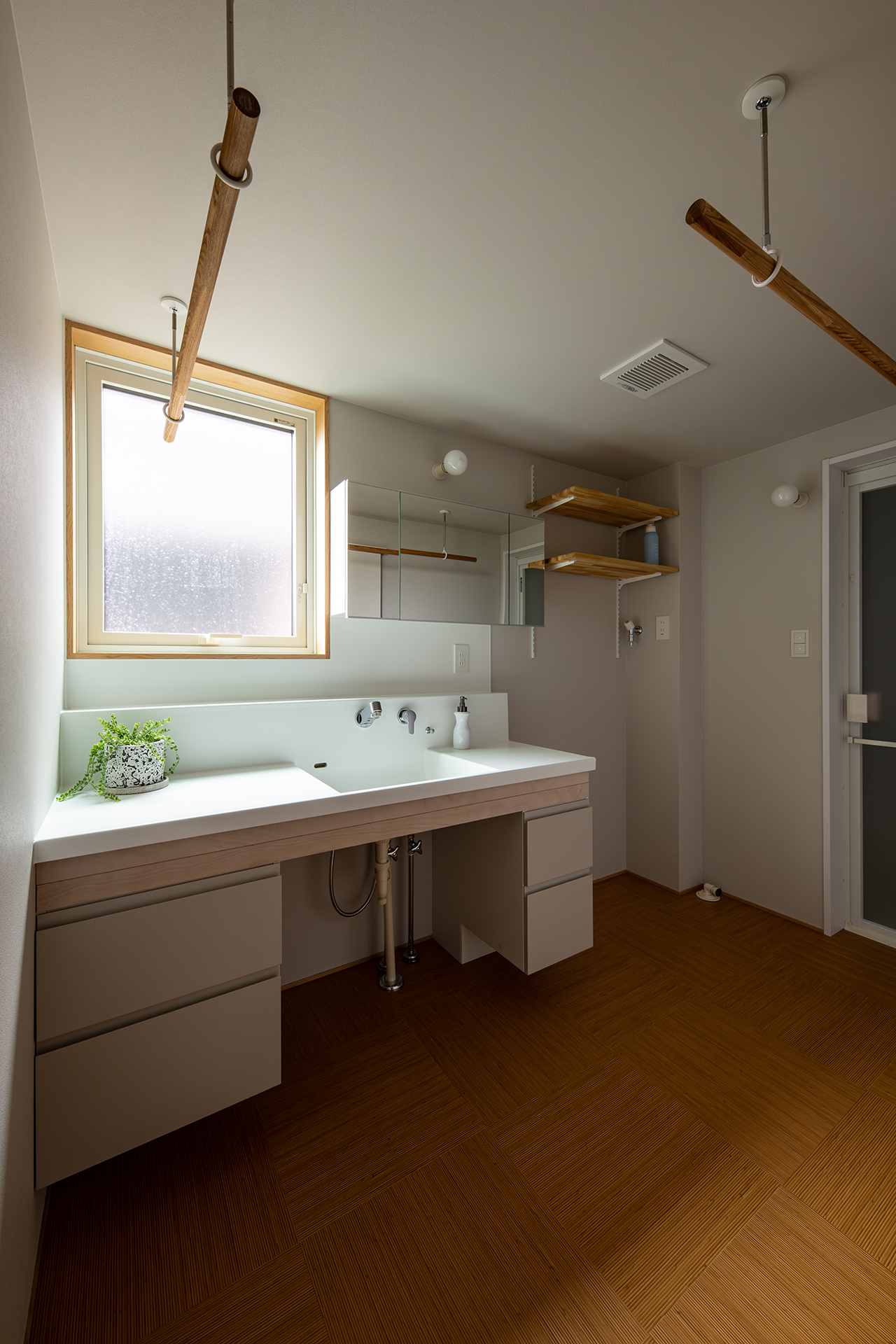 Khouse-23